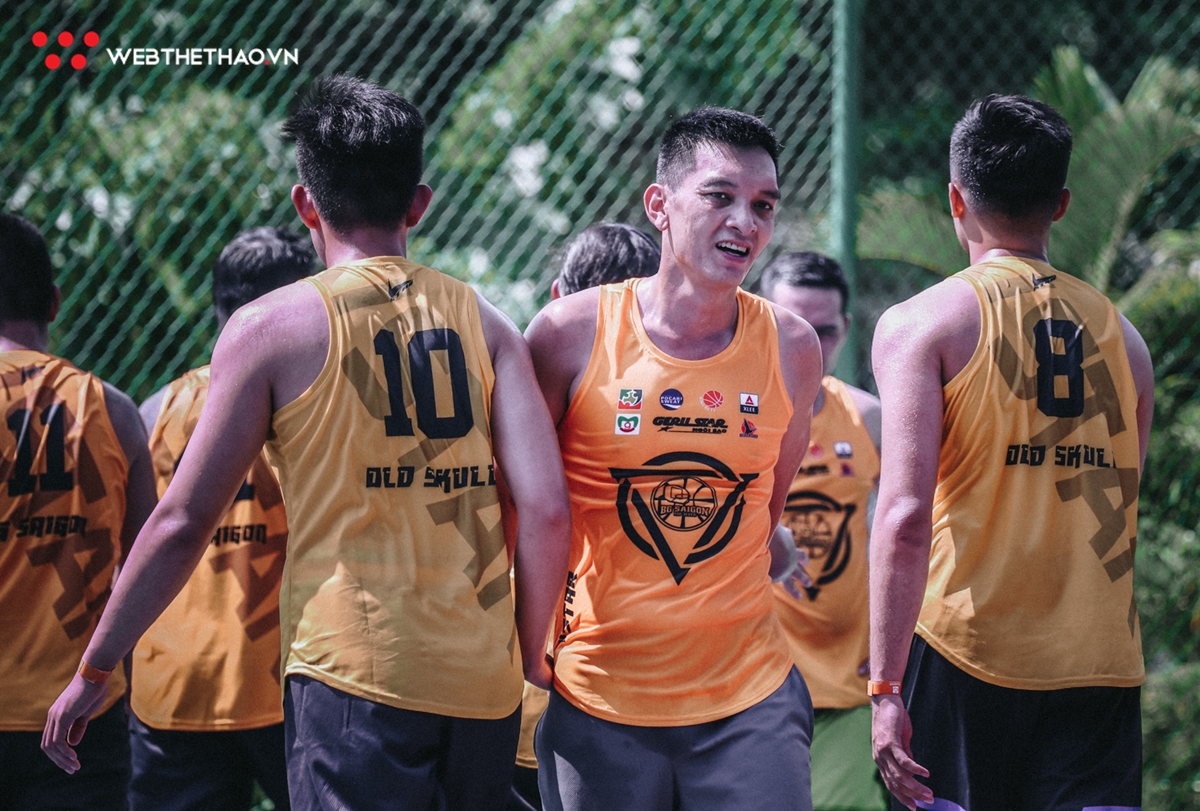 Khai mạc giải Bóng rổ 4x4 Vstar League 2019: Cháy hết mình cùng quả bóng cam bất chấp cái nắng chói chang Khai mạc giải Bóng rổ 4x4 Vstar League 2019: Cháy hết mình cùng quả bóng cam bất chấp cái nắng chói chang